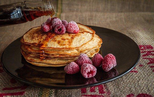 pancakes with berries